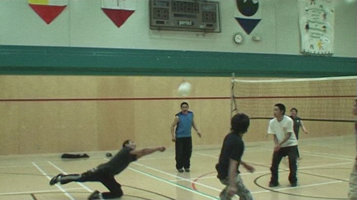 Young Inuit playing volleyball - Nanoq 2007 expedition